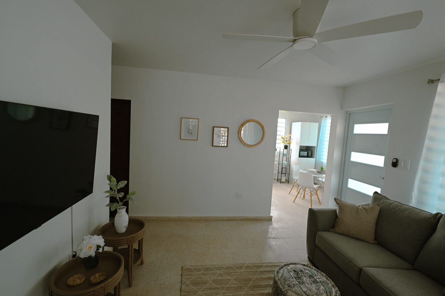 Bo Korea 2 living room